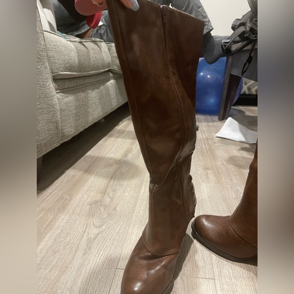 Brown knee high boots - Picture 3 of 3